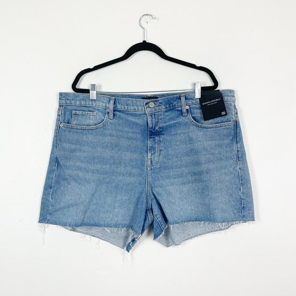 NWT Banana Republic‎ Woman's Sz 35 Mid Rise Light Wash Denim Cut Off Shorts - Picture 1 of 9